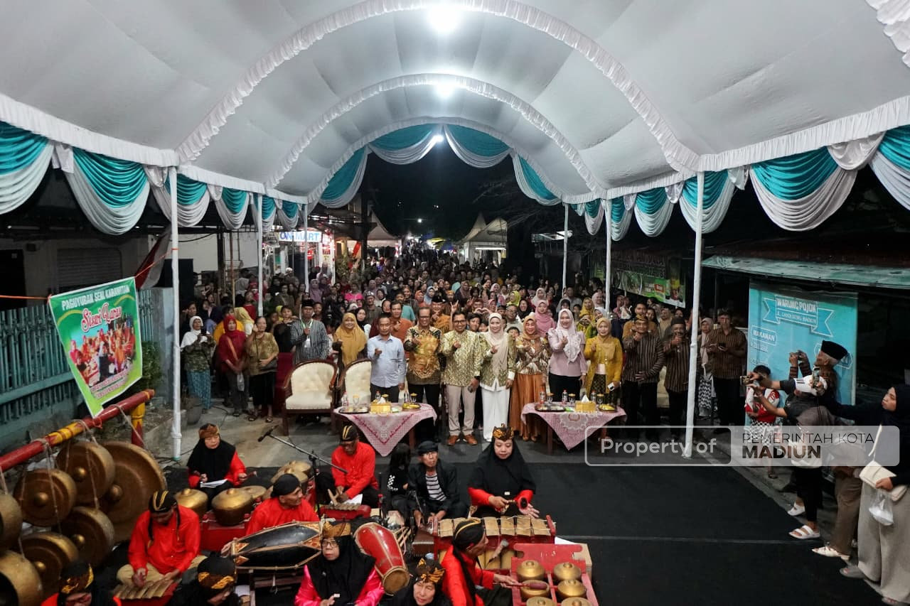 Hadiri Puncak Bersih Desa Madiun Lor, Plt Wali Kota Apresiasi Kreativitas Warga