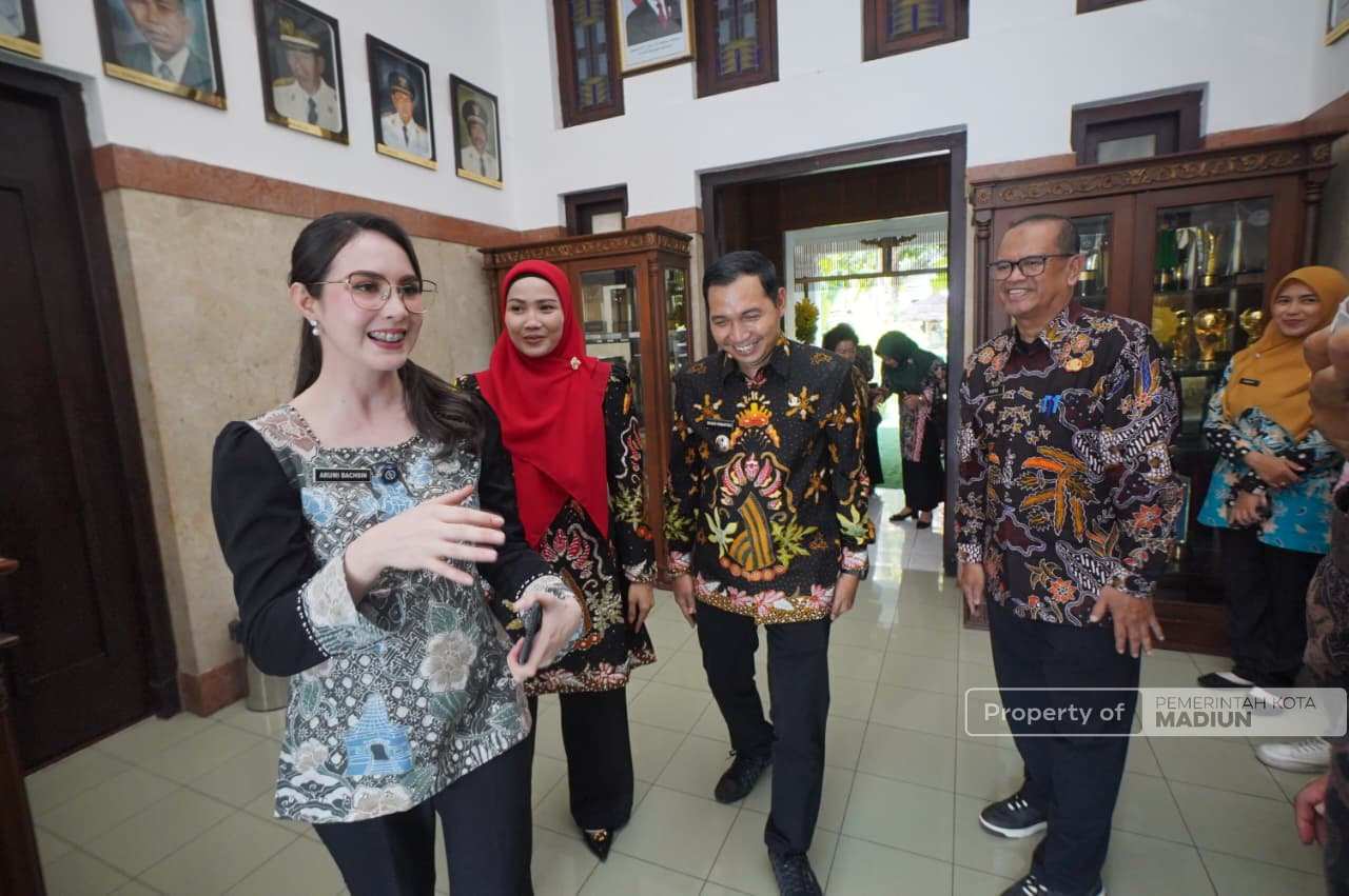Ketua TP PKK Provinsi Jatim Arumi Terpukau Hasil Cipta Kreasi Jajan Khas Peringatan Hari Jadi, Plt Wali Kota Bakal Patenkan Produk Pemenang dan Beri Pelatihan Khusus