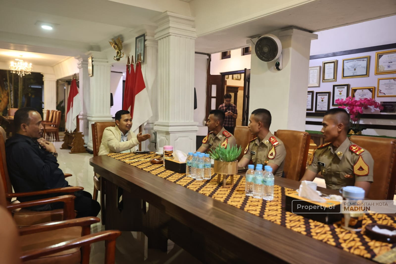 Empat Taruna Akmil dan AAU Bersilaturahmi, Plt Wali Kota Titip Jaga Kota Madiun Dimana Saja