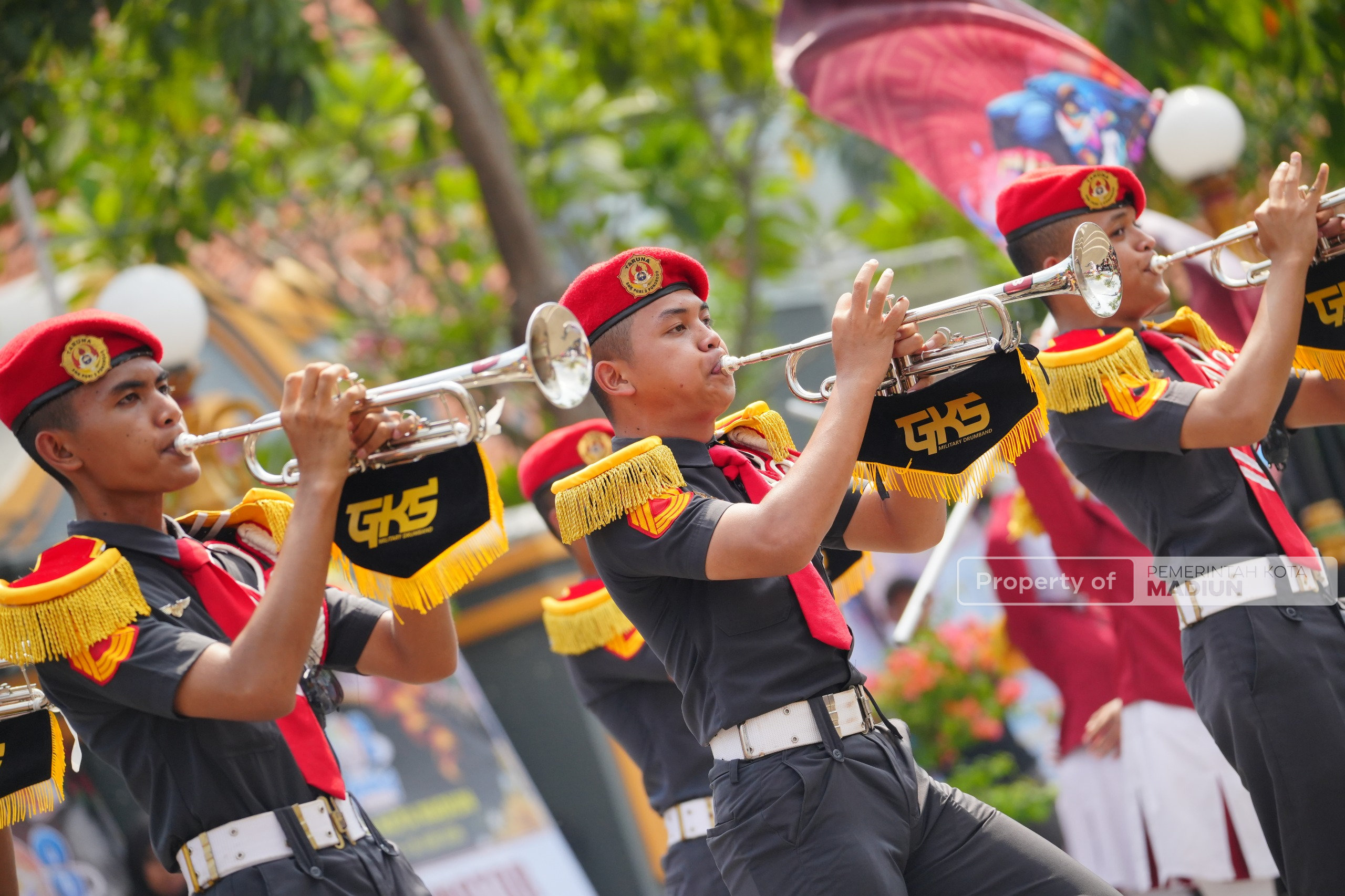 Parade Military Drumband Semarakkan HUT ke-108 Kota Madiun, Plt Wali Kota Harap Ekonomi Lokal Kian Bergeliat