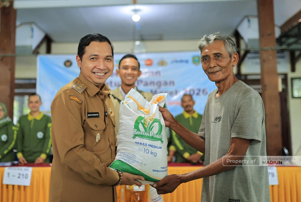 Salurkan Bantuan Pangan dari Bapanas, Pemkot Madiun Harap Kebutuhan Warga Jelang Lebaran Terpenuhi