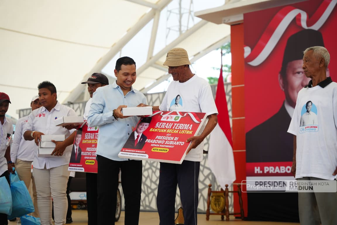 Serahkan Bantuan Becak Listrik Yayasan GSN, Plt Wali Kota Sampaikan Terima Kasih atas Bantuan Presiden