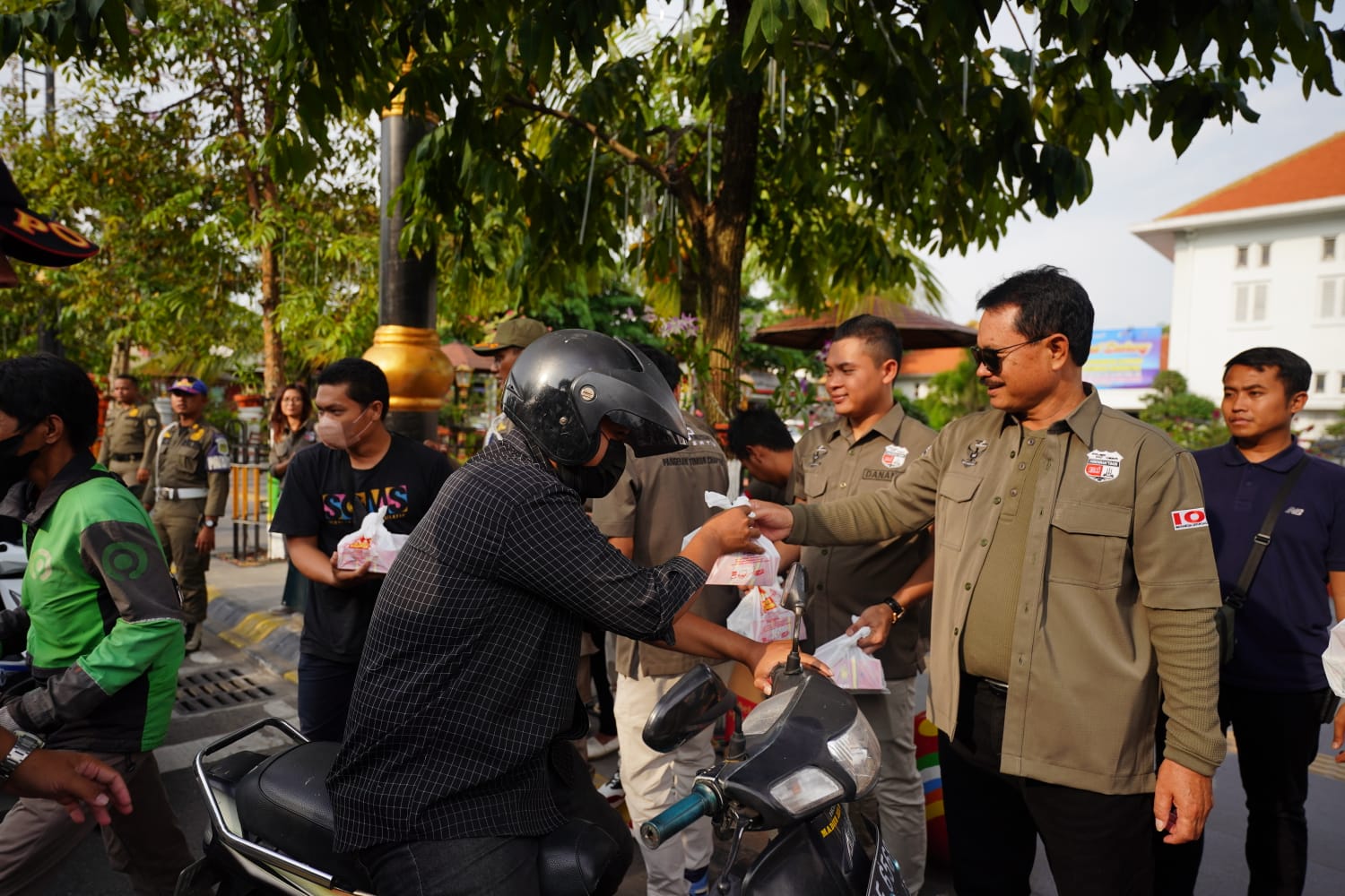 Hadiri Giat Berbagi Takjil Komunitas Pajero, Wali Kota Apresiasi Kepedulian Komunitas untuk Sesama