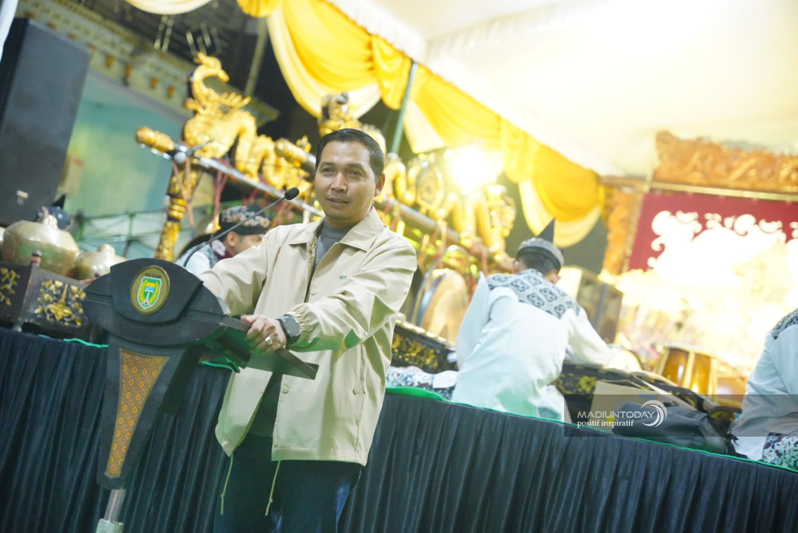 Bersih Desa Sogaten Jadi Panggung Budaya, Plt Wali Kota Dorong Pelestarian Budaya dan Penguatan Ekonomi Kelurahan