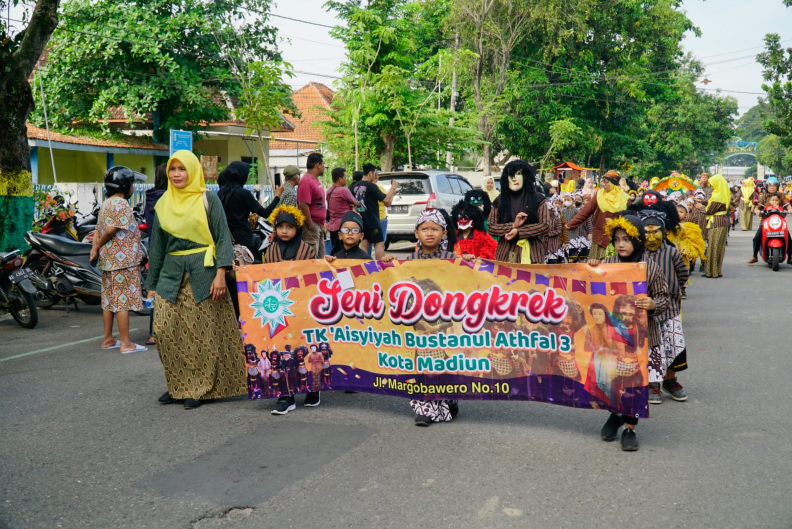 Peringati Hardiknas dan Hari Kartini, 1.600 Anak TK se-Kecamatan Taman Gelar Pawai Budaya, Bunda PAUD Beri Apresiasi