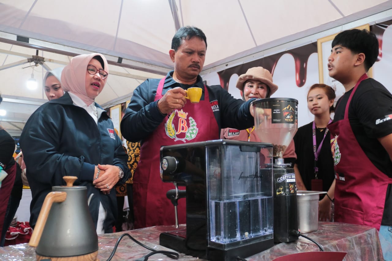 Tinjau Stand Pameran dan Saksikan Gelar Kreativitas Siswa, Wali Kota Harap Potensi Siswa Tersalurkan