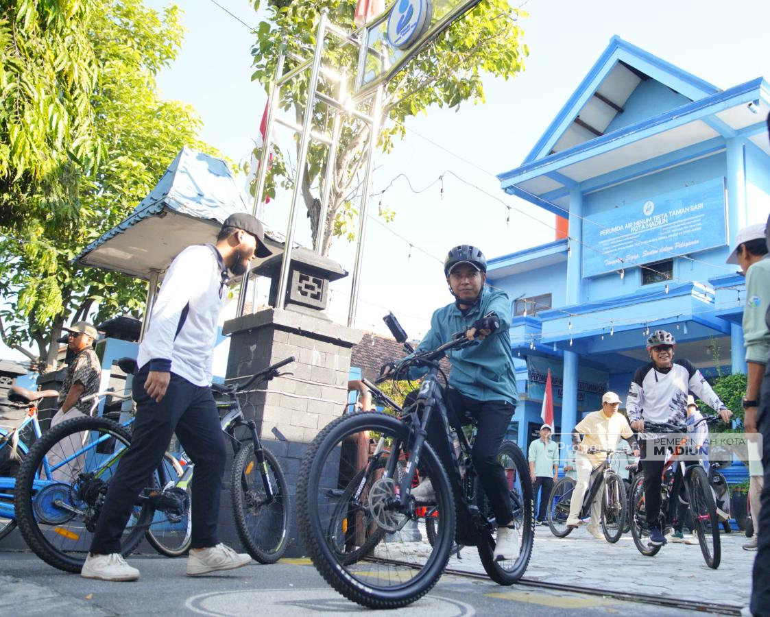 Gowes Bersama Ketua DPRD, Plt Wali Kota Cek Pelayanan Publik