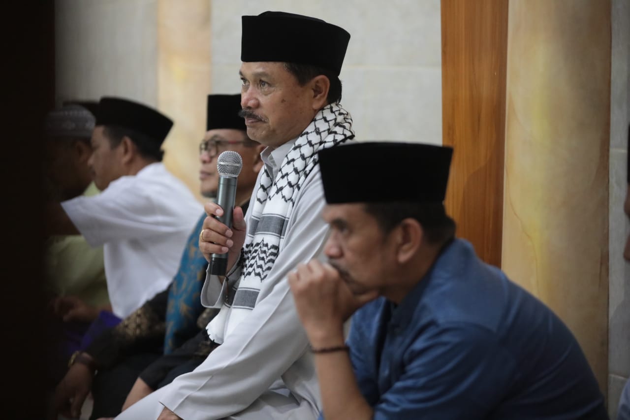 Salat Isya dan Tarawih Safari Ramadan di Masjid Sayyidina ‘Ali Wali Kota Pesan Jaga Kondusifitas Kota Jelang Idul Fitri