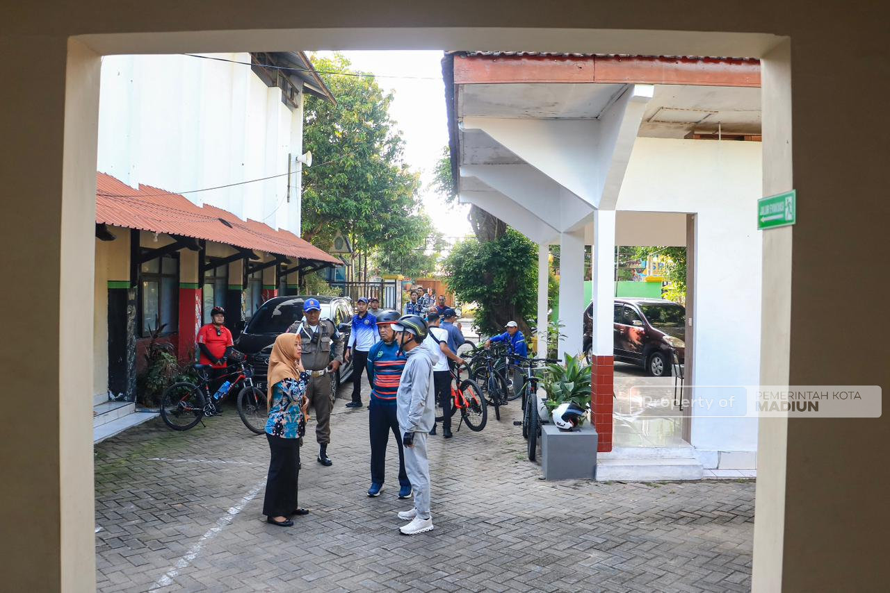 Tinjau RPH hingga SPPG dengan Gowes, Plt Wali Kota Soroti IPAL yang Belum Sesuai Standar