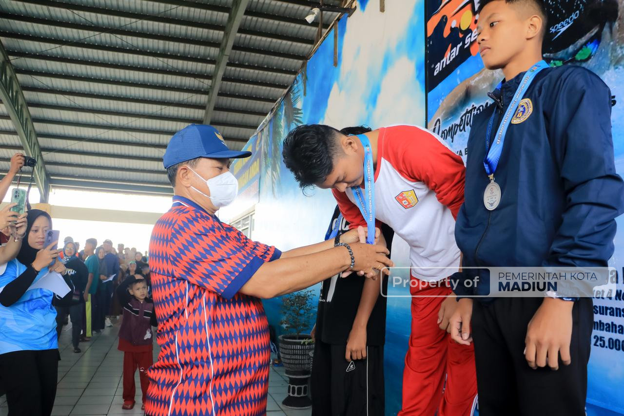 Buka Kejuaraan Renang 2025, Wali Kota Maidi Dorong Pembinaan Atlet Sejak Dini