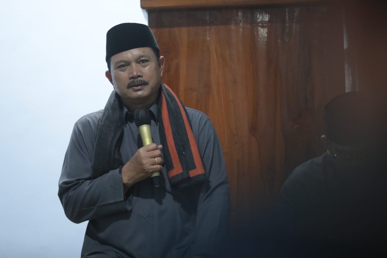 Shalat Isya Berjamaah Di Darul Muttaqien, Wali Kota Sampaikan Oleh-oleh Dari Negeri Kincir Angin