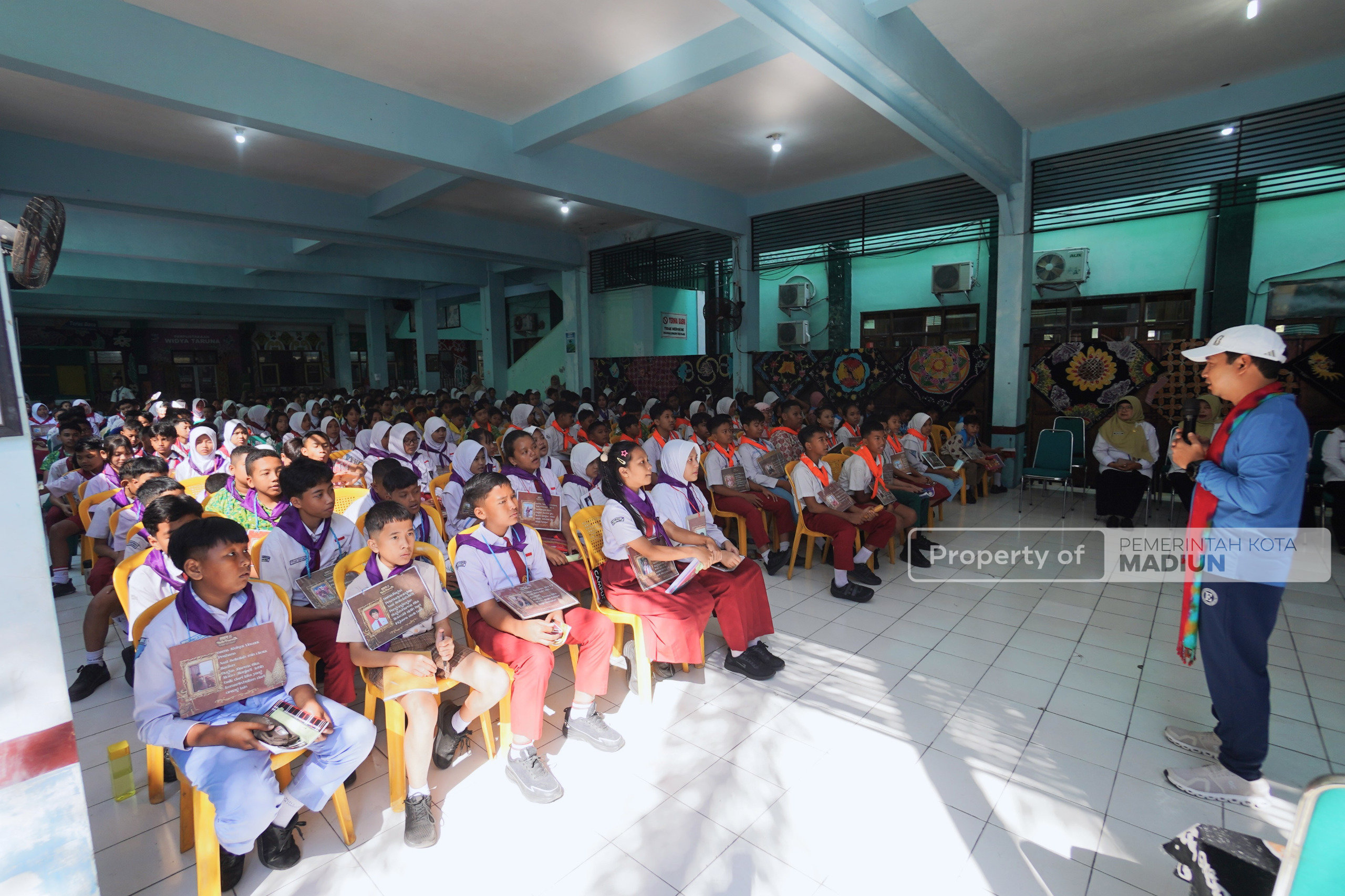 Tanamkan Nilai Antikorupsi dan Bijak Berteknologi, Plt Wali Kota Madiun Beri Motivasi Siswa Baru SMPN 2 Saat MPLS