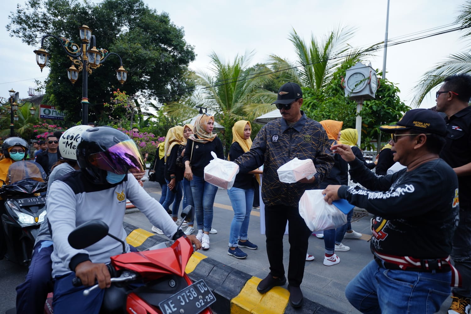 Hadiri Giat Berbagi Takjil Komunitas Pajero, Wali Kota Apresiasi Kepedulian Komunitas untuk Sesama