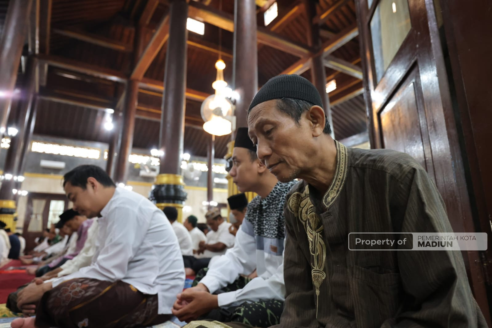 Salat Iduladha di Masjid Baitul Hakim, Plt Wali Kota Madiun Ajak Perkuat Gotong Royong dan Kebersamaan