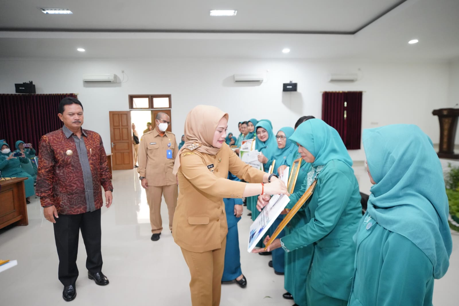 Peringatan HKG ke-51, PKK Kota Madiun Raih Penghargaan Penyusunan Program Terbaik Tingkat Jawa Timur