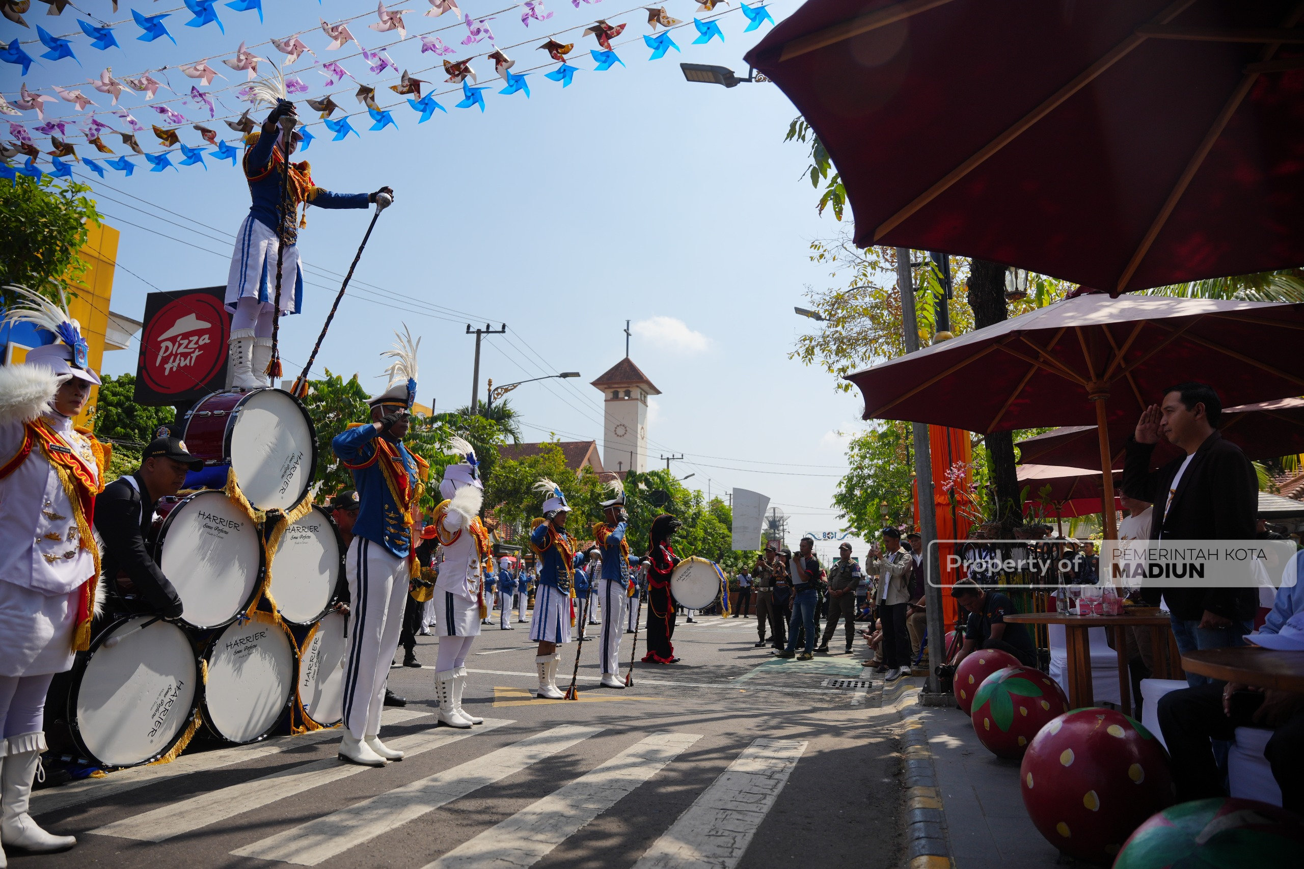 Parade Military Drumband Semarakkan HUT ke-108 Kota Madiun, Plt Wali Kota Harap Ekonomi Lokal Kian Bergeliat