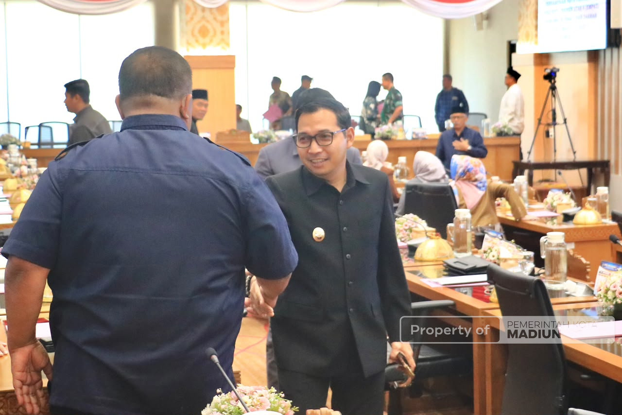 Sampaikan Nota Penjelasan Empat Raperda, Plt Wali Kota Madiun Tekankan Penyesuaian Regulasi