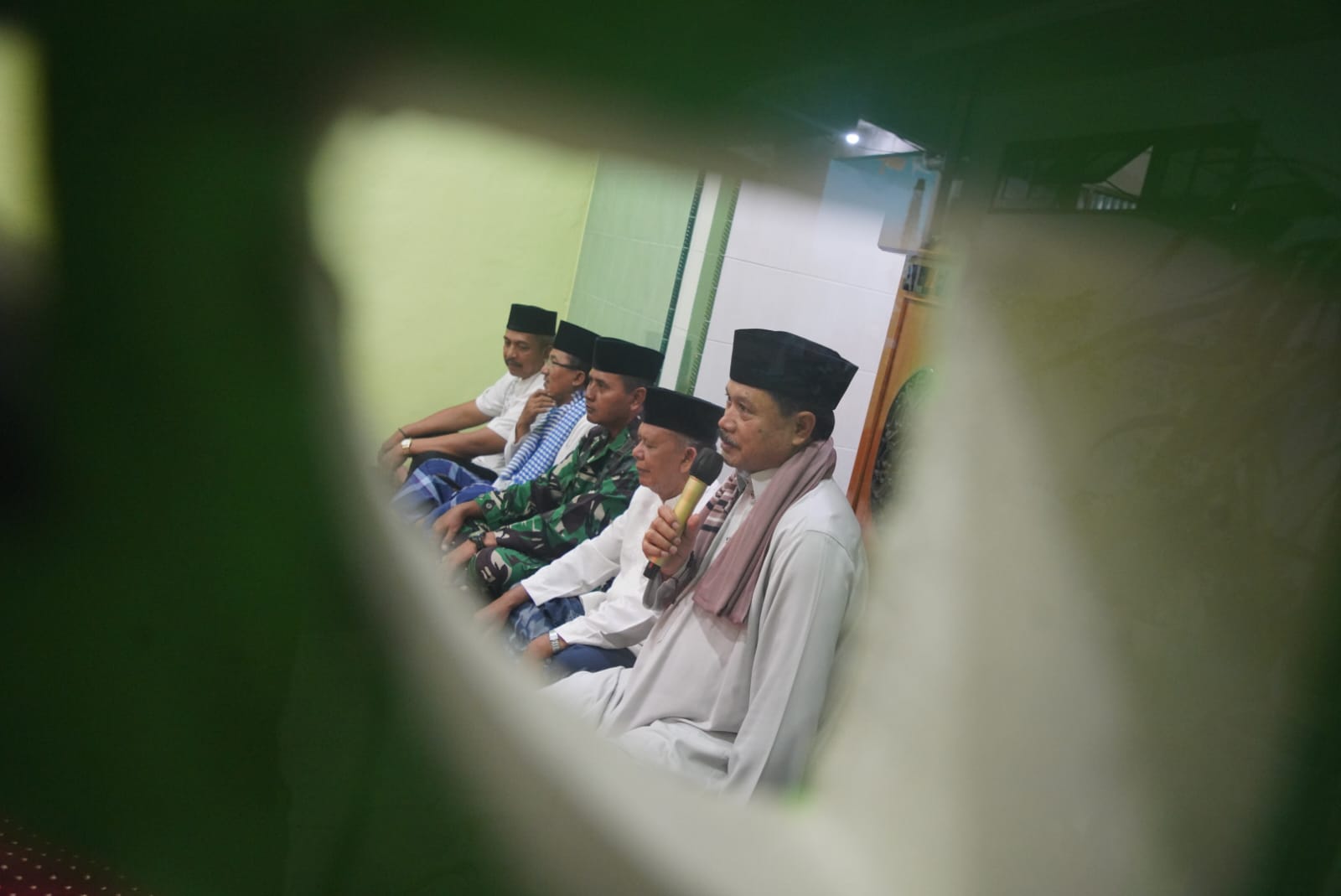 Salat Isya di Masjid Al Falah, Wali Kota Juga Sampaikan Program Pembangunan Kepada Jemaah