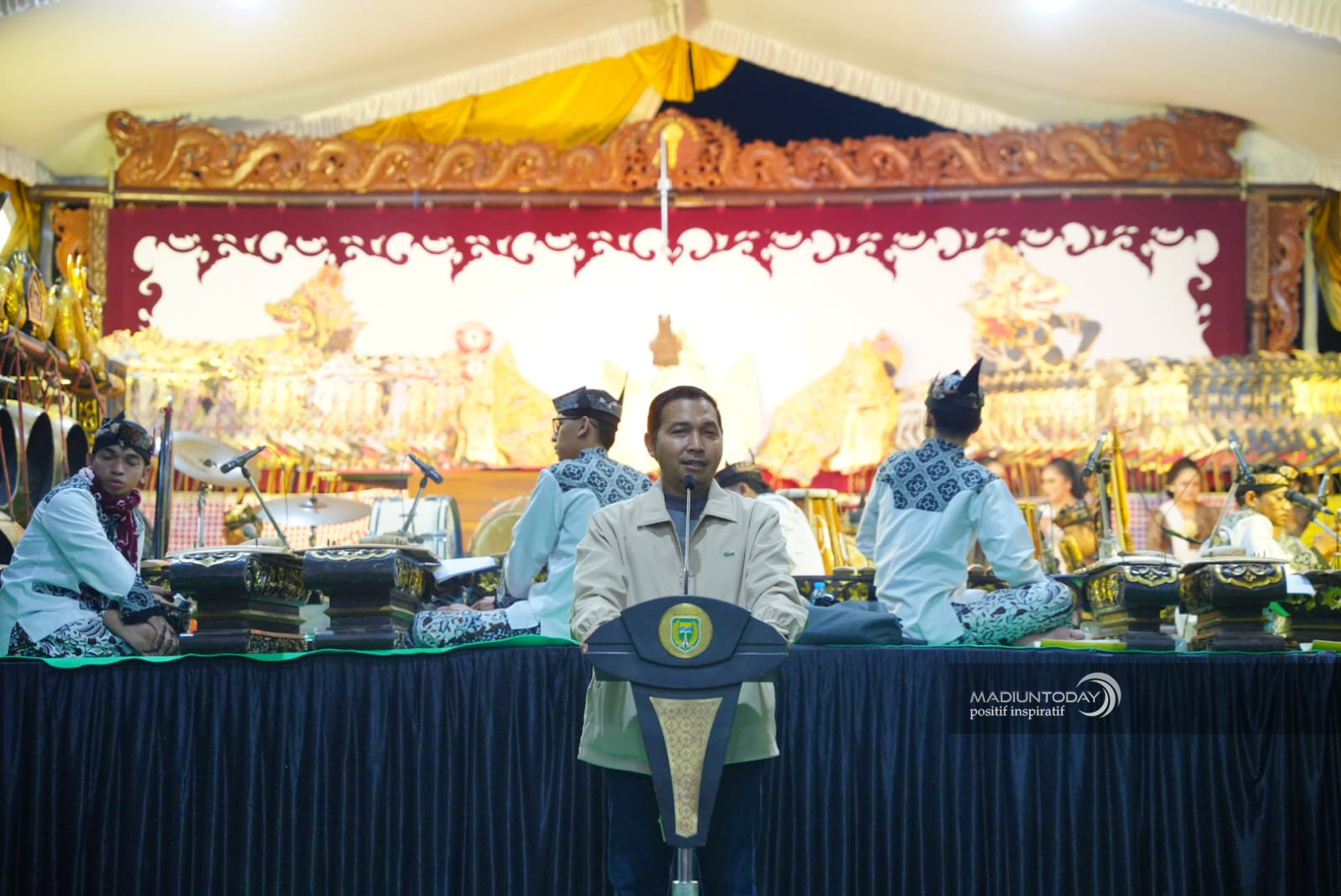 Bersih Desa Sogaten Jadi Panggung Budaya, Plt Wali Kota Dorong Pelestarian Budaya dan Penguatan Ekonomi Kelurahan