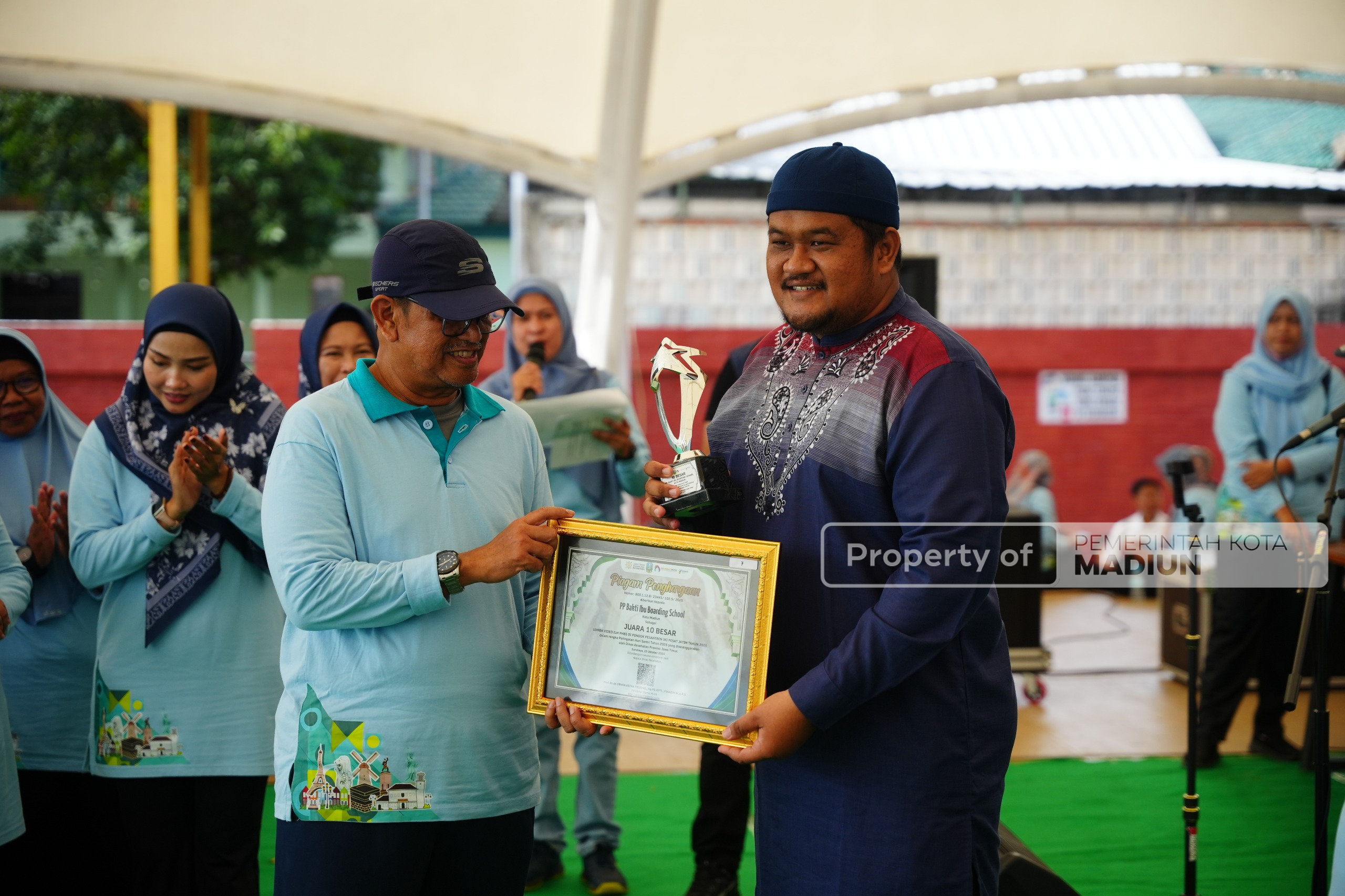 Peringatan HKN ke-61, Sekda Kota Madiun Pimpin Jalan Sehat dan Tekankan Pentingnya Generasi Sehat