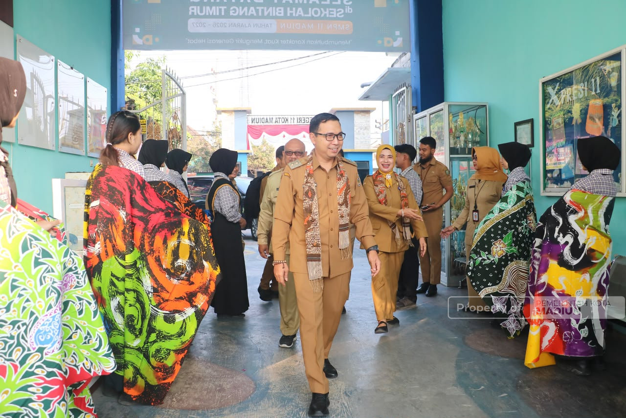 Isi MPLS di SMPN 11, Plt Wali Kota Madiun Tanamkan Nilai Antikorupsi dan Bijak Bermedia Digital