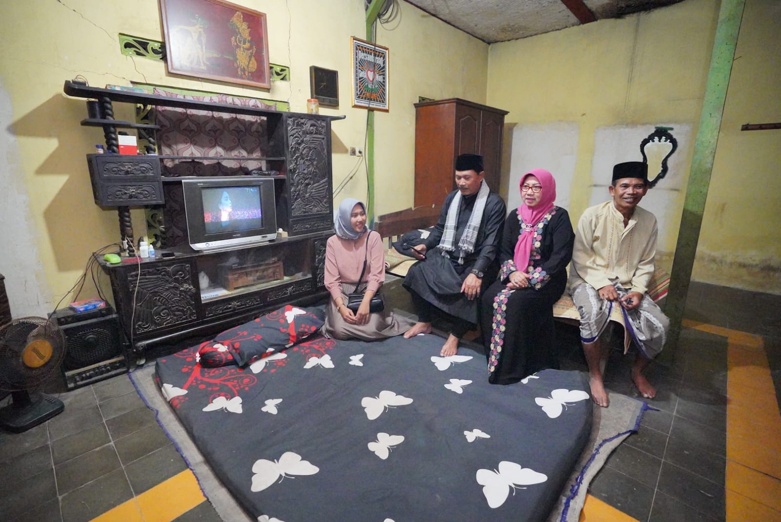 Di Kelurahan Pilangbango, Wali Kota Maidi Sambang Warga Hingga Bagi Sembako
