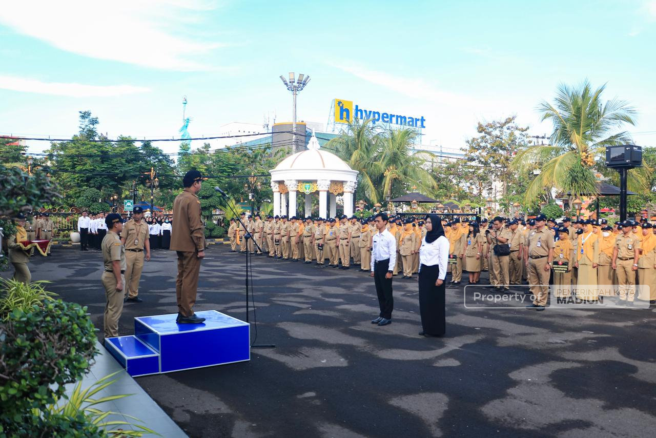 Apel Pejabat dan Penyerahan SK PNS, Plt Wali Kota Madiun Berikan Beragam Arahan untuk Optimalkan Kinerja
