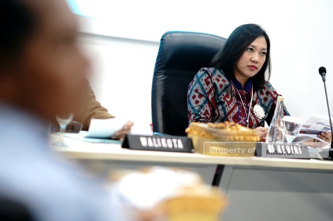 Pastikan Stabilitas Harga Jelang Nataru 2026, Wali Kota Pimpin HLM TPID Kota Madiun
