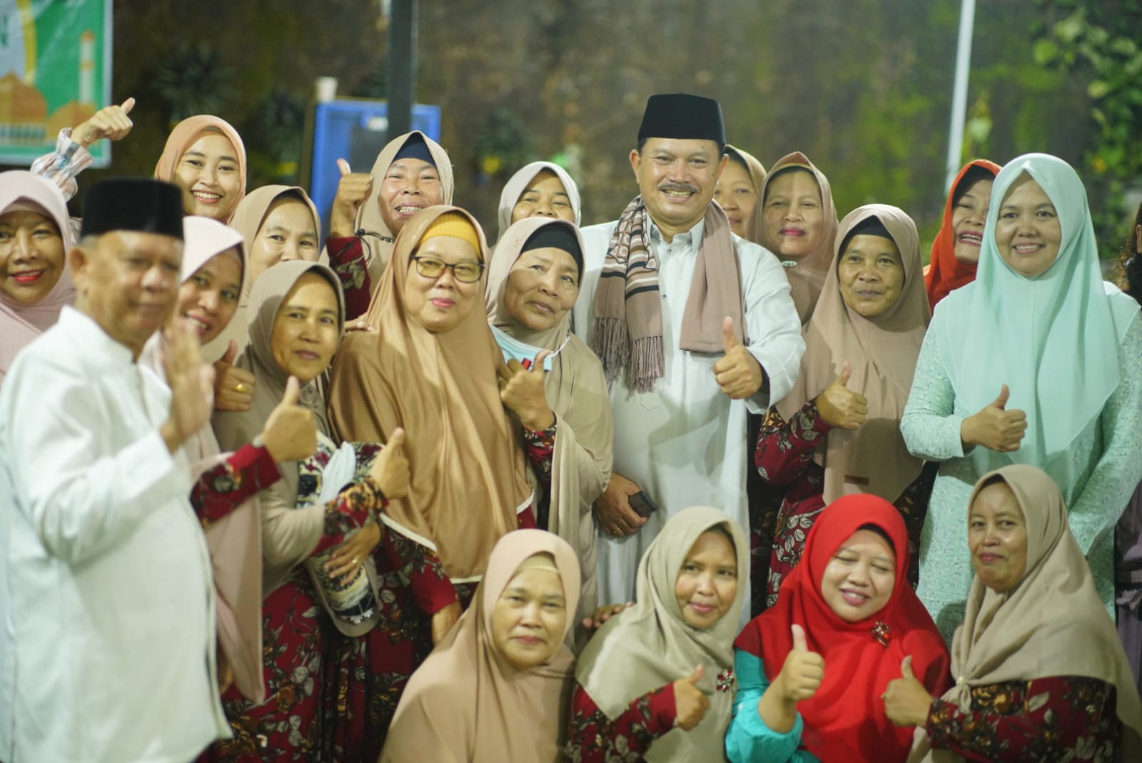 Salat Isya di Masjid Al Falah, Wali Kota Juga Sampaikan Program Pembangunan Kepada Jemaah