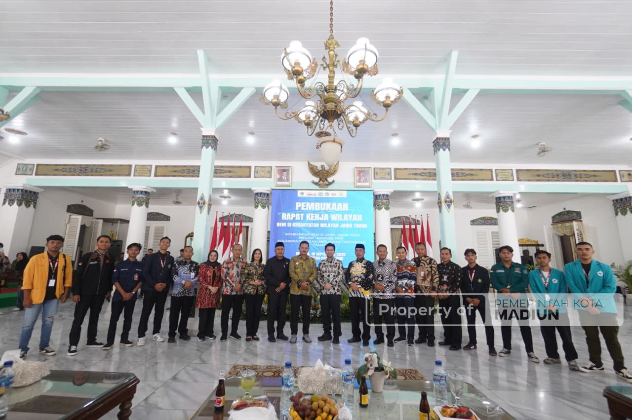 Hadiri Rakerwil BEM-SI Jawa Timur, Wagub Emil: Pemerintah Selalu Terbuka Mendengarkan Suara Mahasiswa