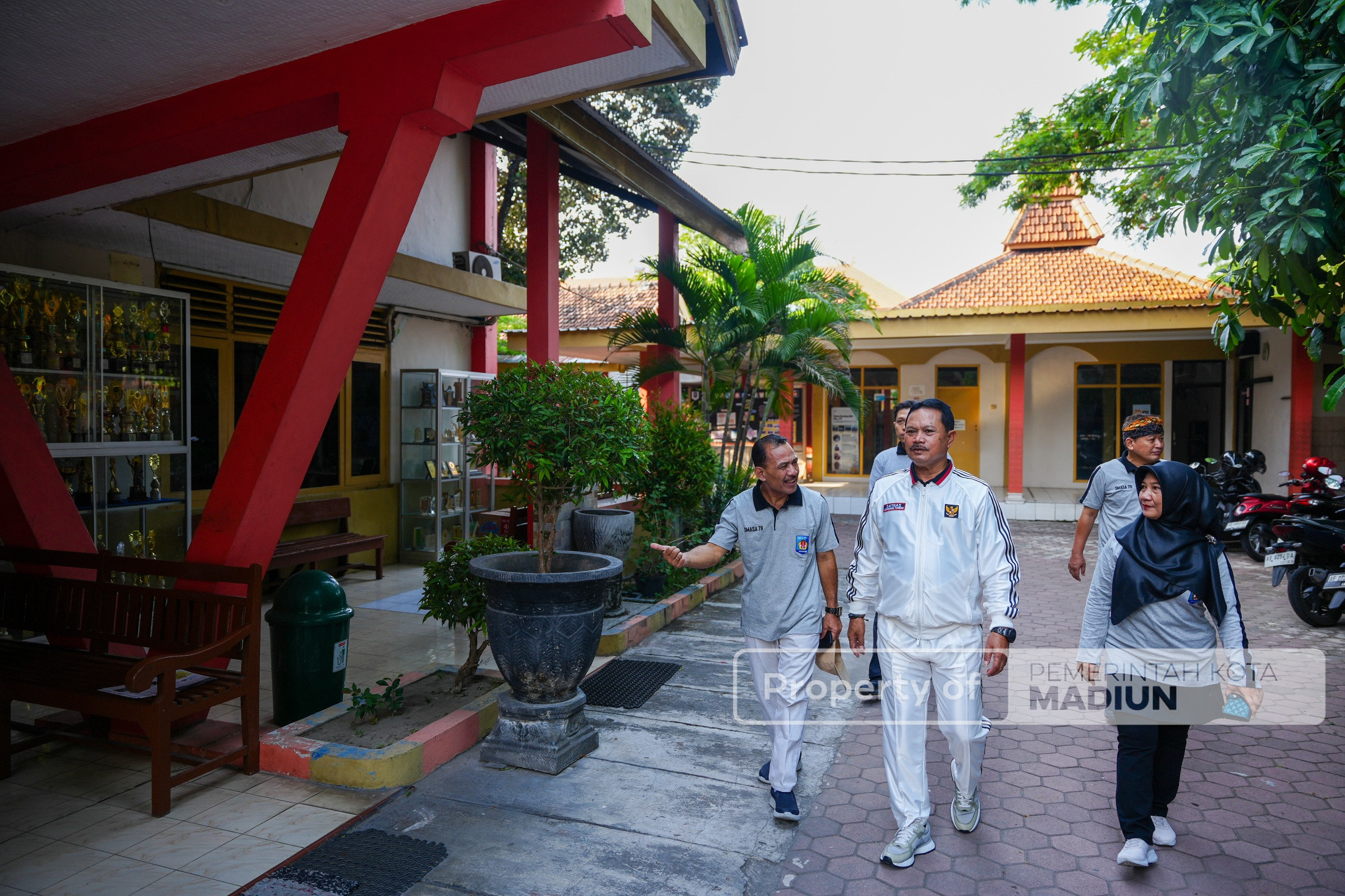 Berangkatkan Pawai Budaya HUT ke-79 Smasa, Wali Kota: Sekolah Ini Kualitasnya Juga Harus Nomor Satu