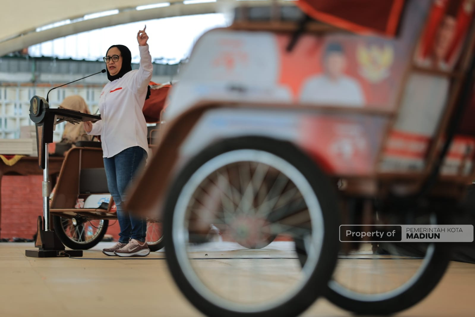 Serahkan Bantuan Becak Listrik Yayasan GSN, Plt Wali Kota Sampaikan Terima Kasih atas Bantuan Presiden
