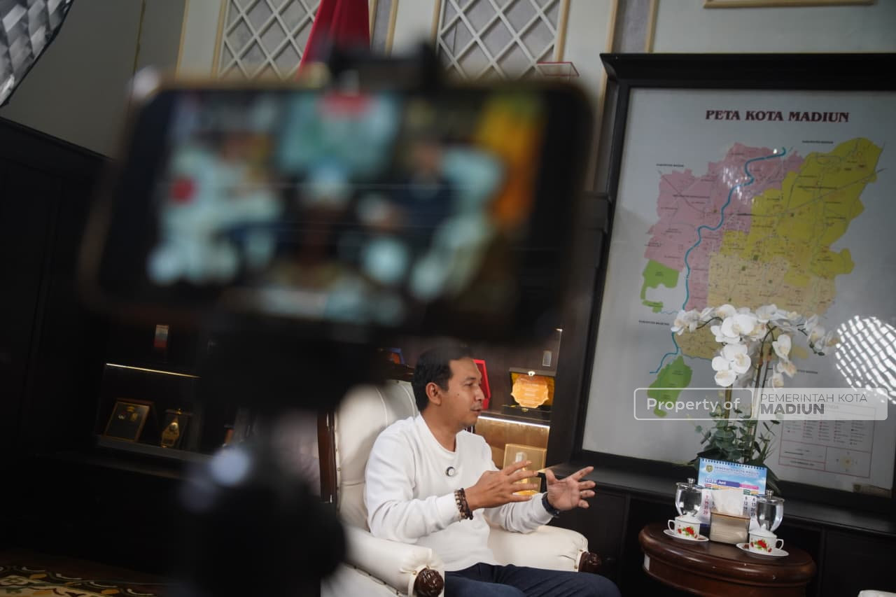 Podcast Perdana dengan New Media, Plt Wali Kota Bahas Hari Jadi hingga Tanggapi Berbagai Isu di Dunia Maya