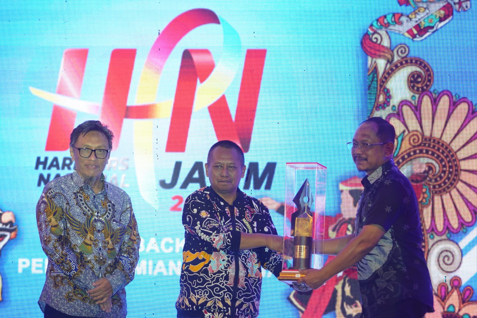 Inovatif Pulihkan Ekonomi, Wali Kota Madiun Dianugerahi Penghargaan oleh PWI Jatim