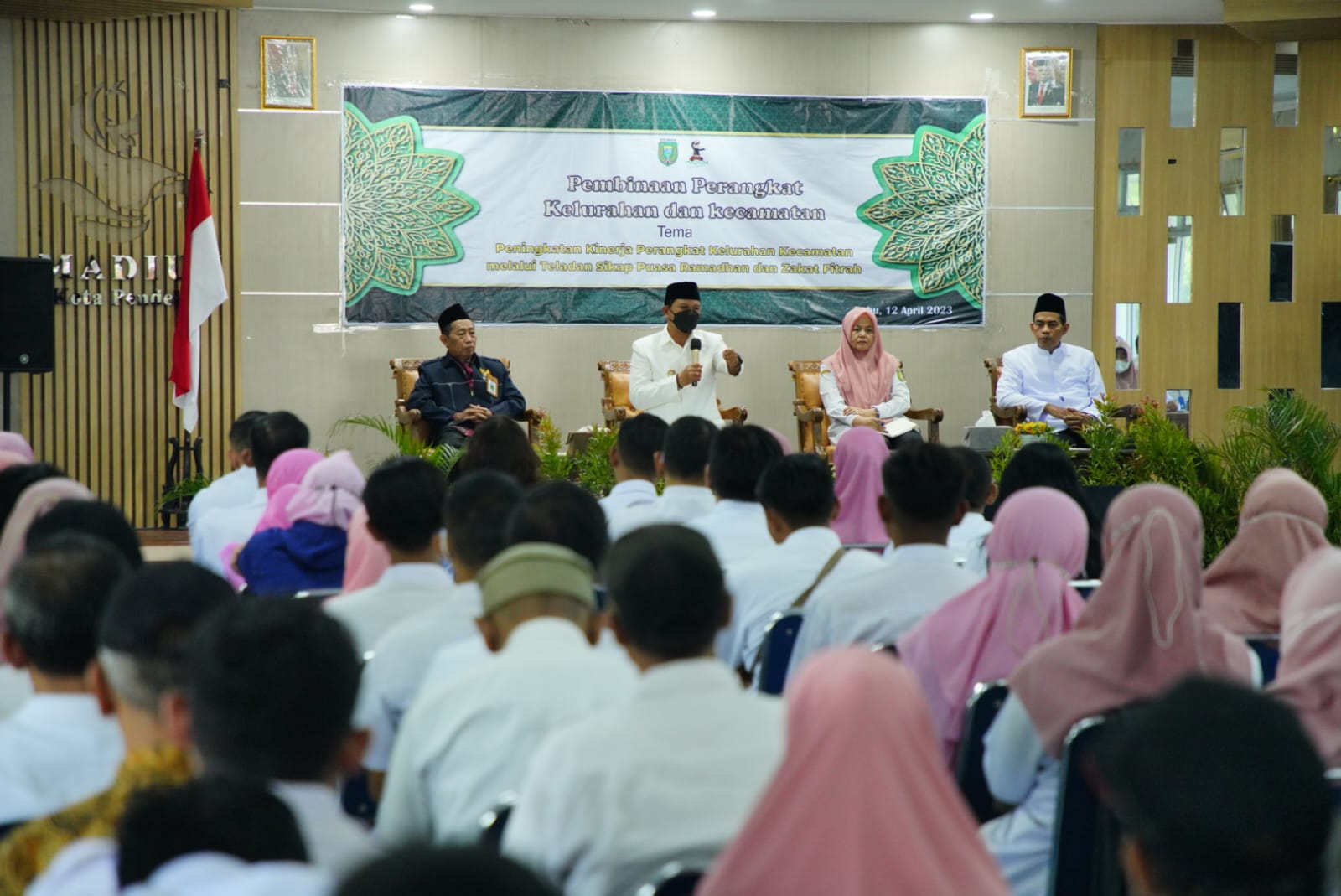 Gelar Pembinaan Bagi Perangkat Kelurahan dan Kecamatan Kartoharjo, Wali Kota Harap Perkuat Sinergi