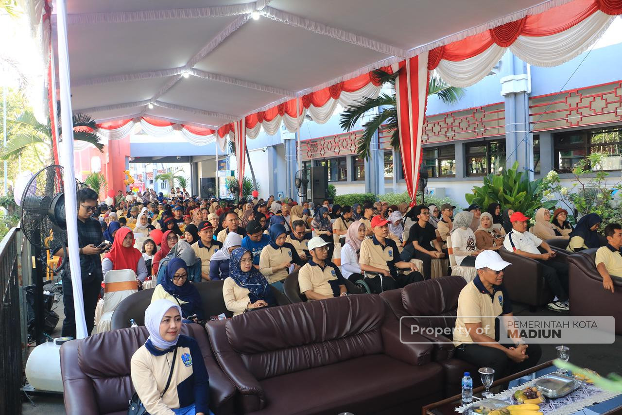 Hadiri Jalan Santai RSUD dr Soedono, Plt Wali Kota Pesan Semangat Melayani Masyarakat Terus Dijaga