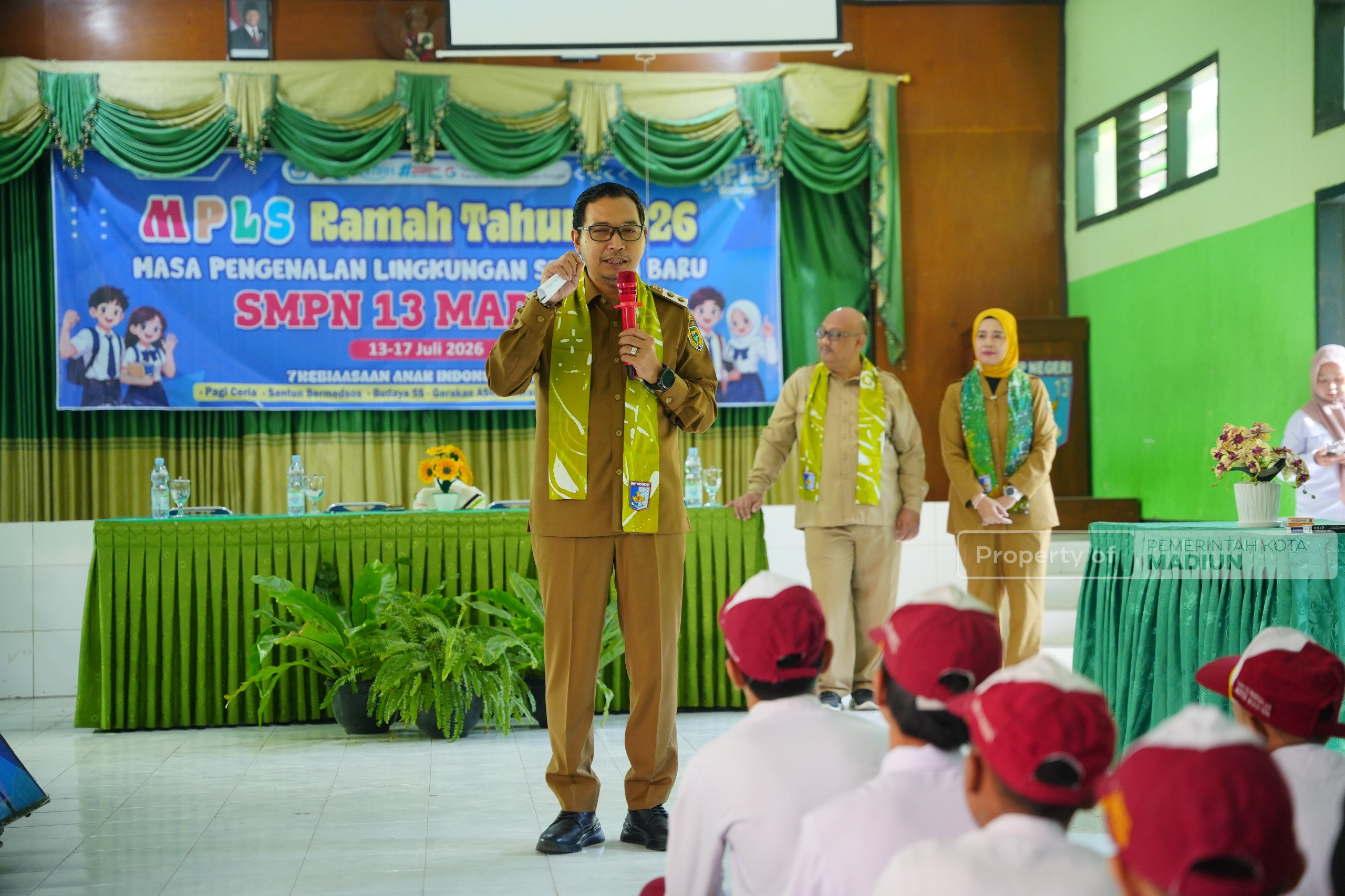 Kawal MPLS Perdana, Plt Wali Kota Dorong Terwujudnya Lingkungan Belajar yang Aman dan Berkarakter