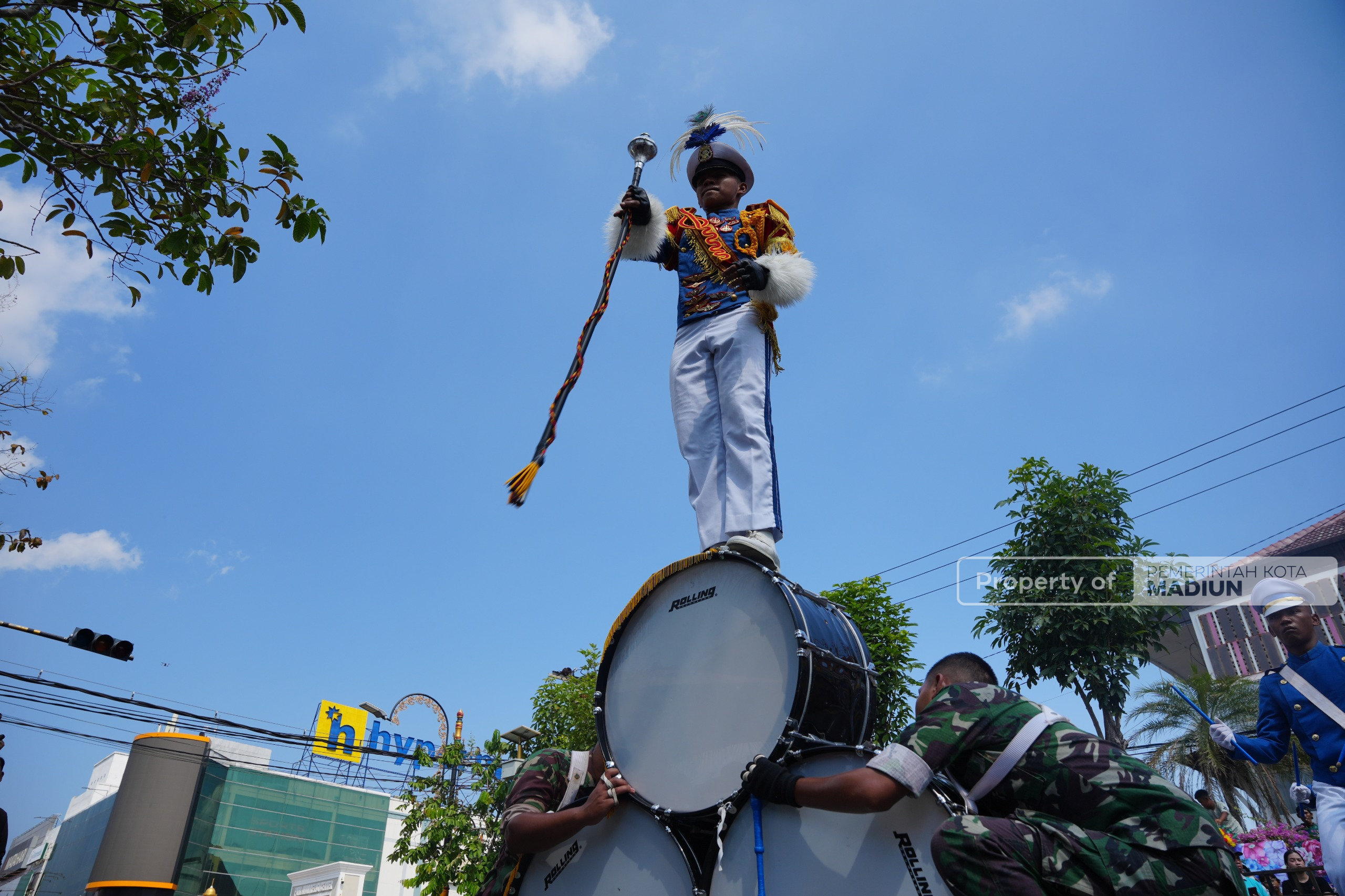 Parade Military Drumband Semarakkan HUT ke-108 Kota Madiun, Plt Wali Kota Harap Ekonomi Lokal Kian Bergeliat
