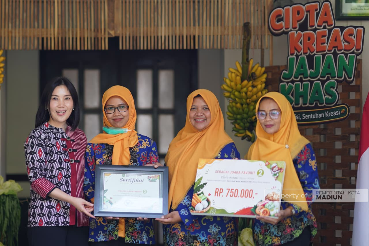 Ketua TP PKK Provinsi Jatim Arumi Terpukau Hasil Cipta Kreasi Jajan Khas Peringatan Hari Jadi, Plt Wali Kota Bakal Patenkan Produk Pemenang dan Beri Pelatihan Khusus