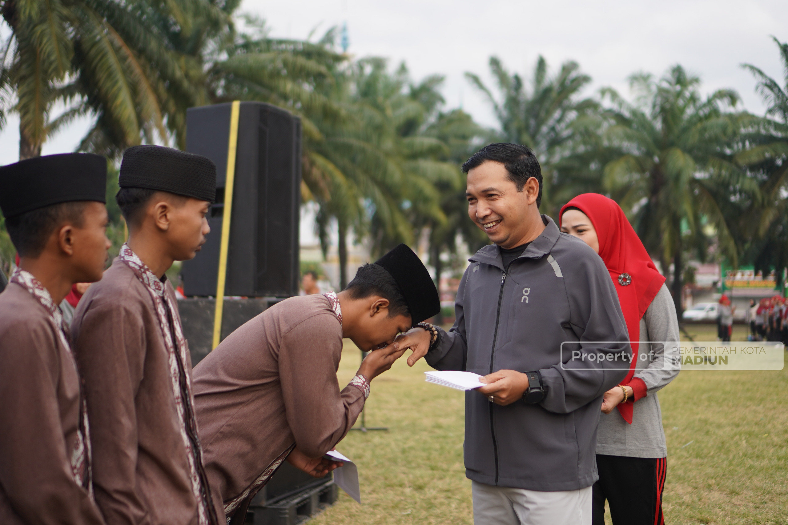 Plt Wali Kota Madiun Wujudkan Lansia Tangguh dan Tumbuh melalui Senam Bersama di Alun-Alun