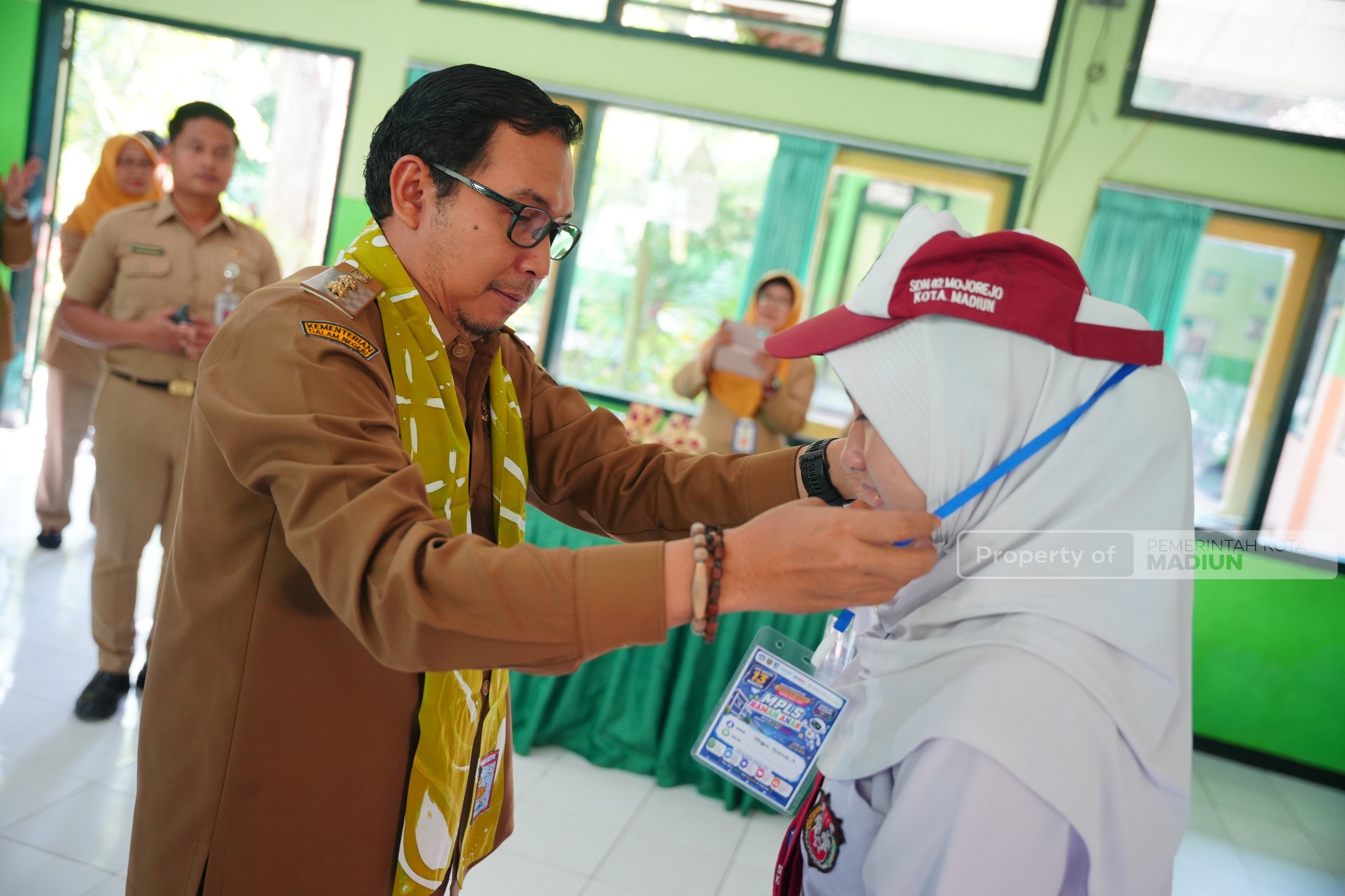 Kawal MPLS Perdana, Plt Wali Kota Dorong Terwujudnya Lingkungan Belajar yang Aman dan Berkarakter