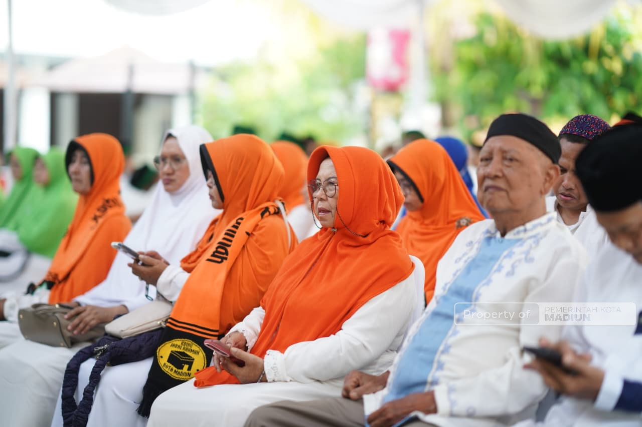 Jelang Keberangkatan Haji, Plt Wali Kota Madiun Ingatkan CJH Jaga Kesehatan dan Ikuti Arahan Pembimbing