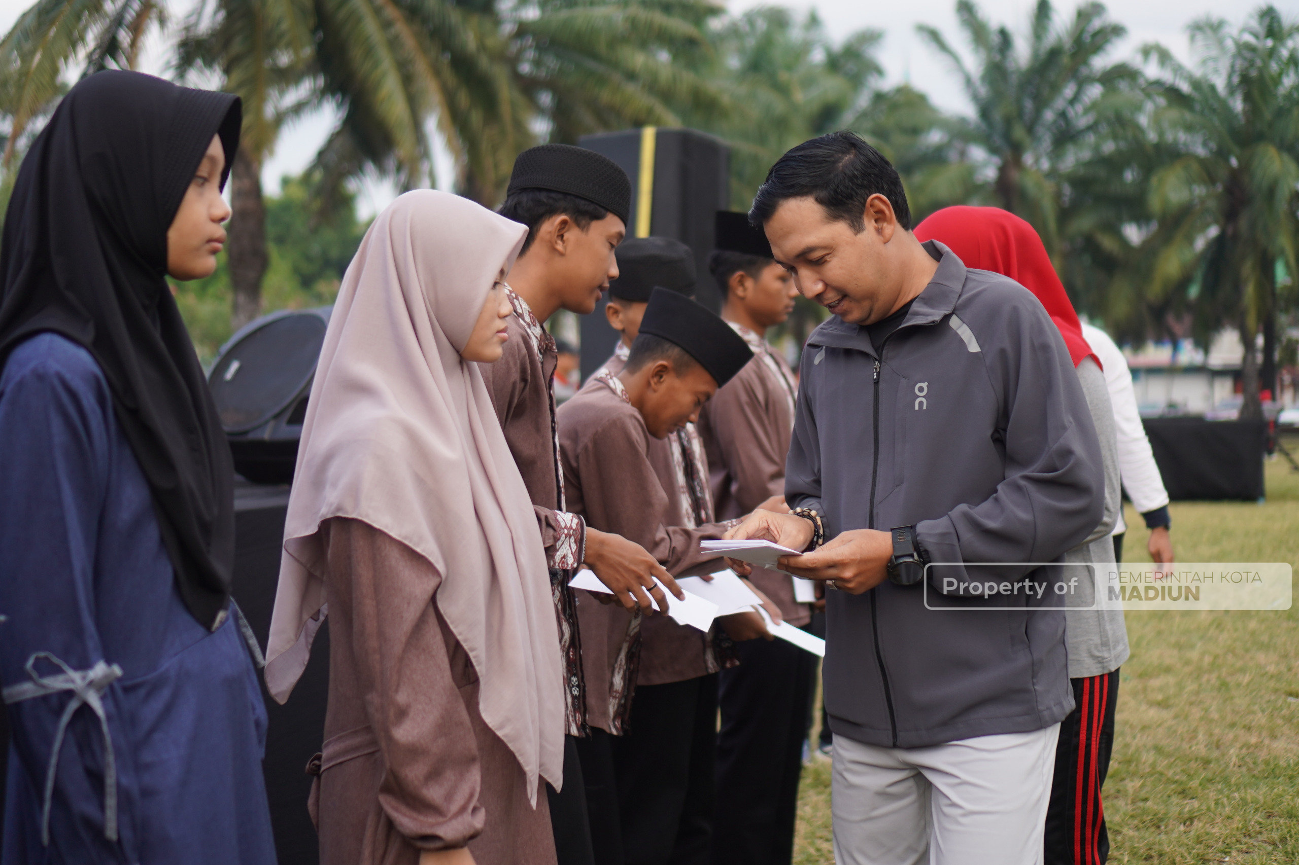 Plt Wali Kota Madiun Wujudkan Lansia Tangguh dan Tumbuh melalui Senam Bersama di Alun-Alun