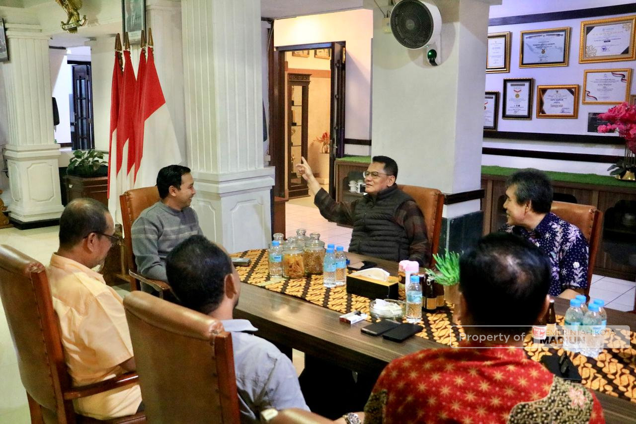 Deputi Pelayanan Publik KemenPAN-RB Kunjungi Kota Pendekar, Cicipi Makanan Khas sebelum ke Balai Kota
