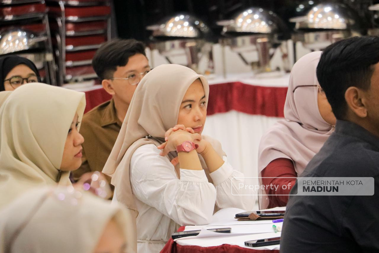Evaluasi Capaian Kinerja Dispendukcapil, Wali Kota Madiun Tekankan Pentingnya Pelayanan Publik