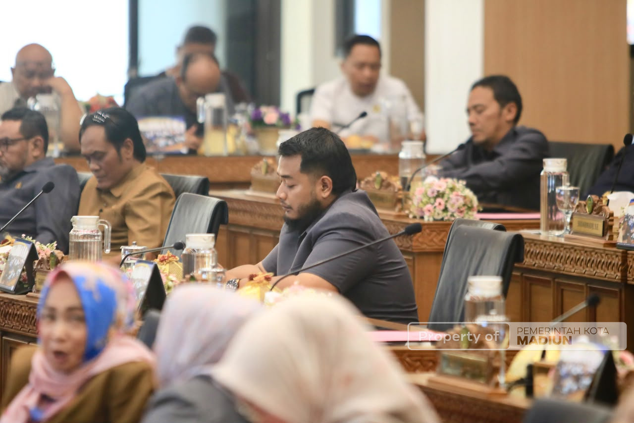 Sampaikan Nota Penjelasan Empat Raperda, Plt Wali Kota Madiun Tekankan Penyesuaian Regulasi