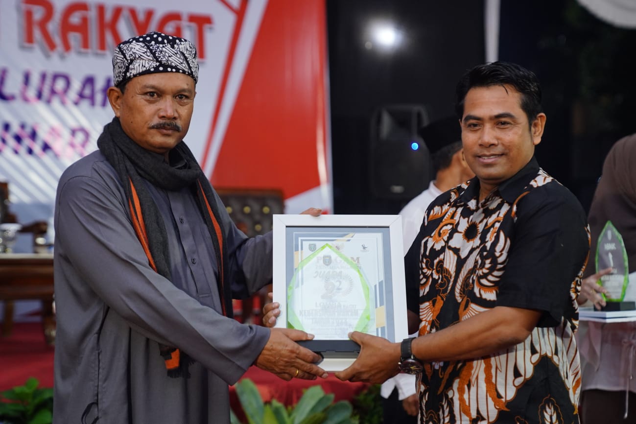 WBR di Kecamatan Manguharjo, Wali Kota Sampaikan Informasi Hingga Serahkan Hadiah Lomba Kebersihan Makam