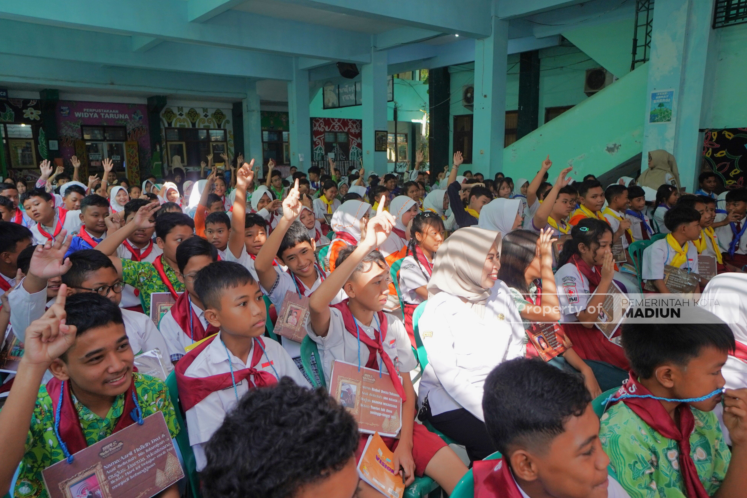 Tanamkan Nilai Antikorupsi dan Bijak Berteknologi, Plt Wali Kota Madiun Beri Motivasi Siswa Baru SMPN 2 Saat MPLS