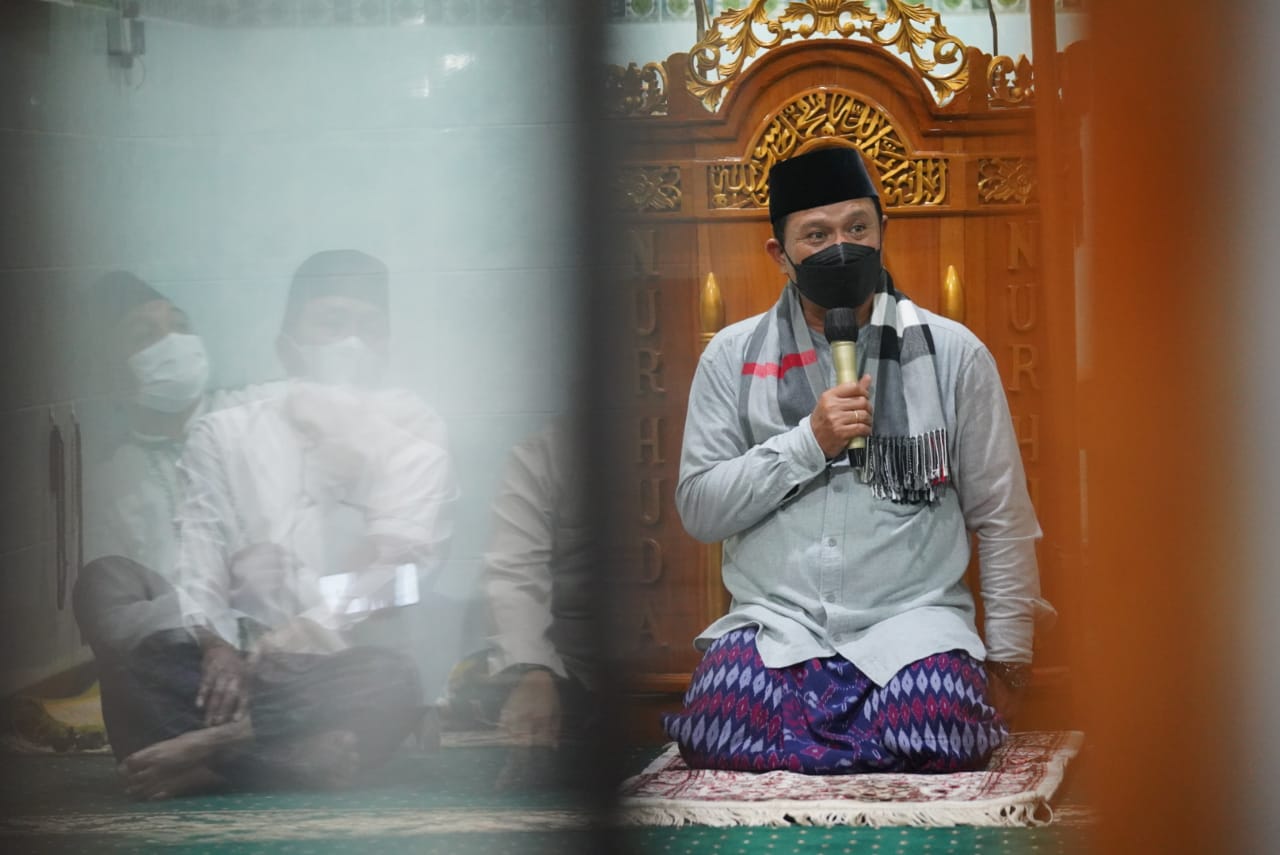 Salat Isya di Masjid Nur Huda Winongo, Wali Kota Sampaikan Penanganan Stunting