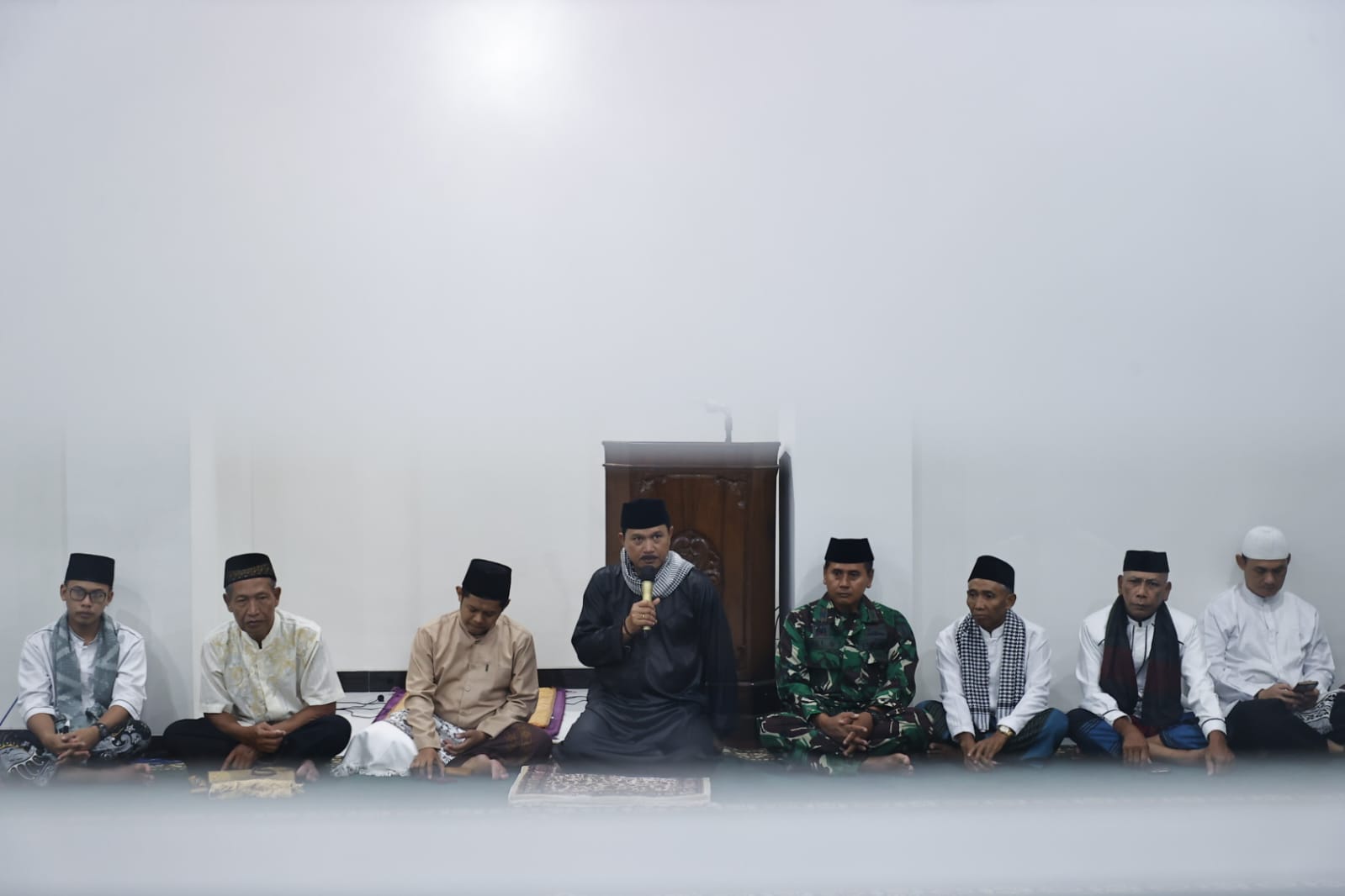 Tarawih di Masjid Baiturohim Lanjutan Safari Ramadan, Wali Kota Harap Jamaah Tak Khawatir Kebutuhan Pokok Lebaran